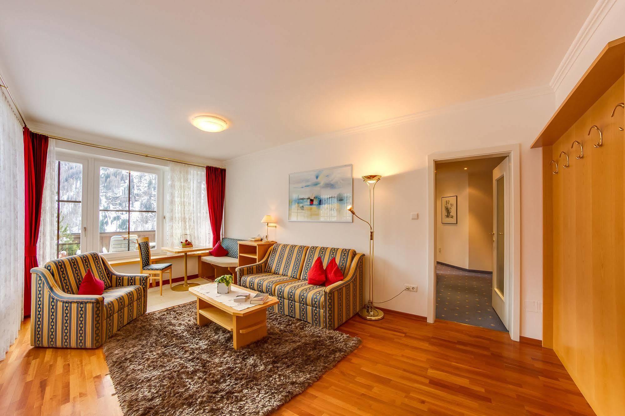 Hotel Berger Superior Riva di Tures Ngoại thất bức ảnh