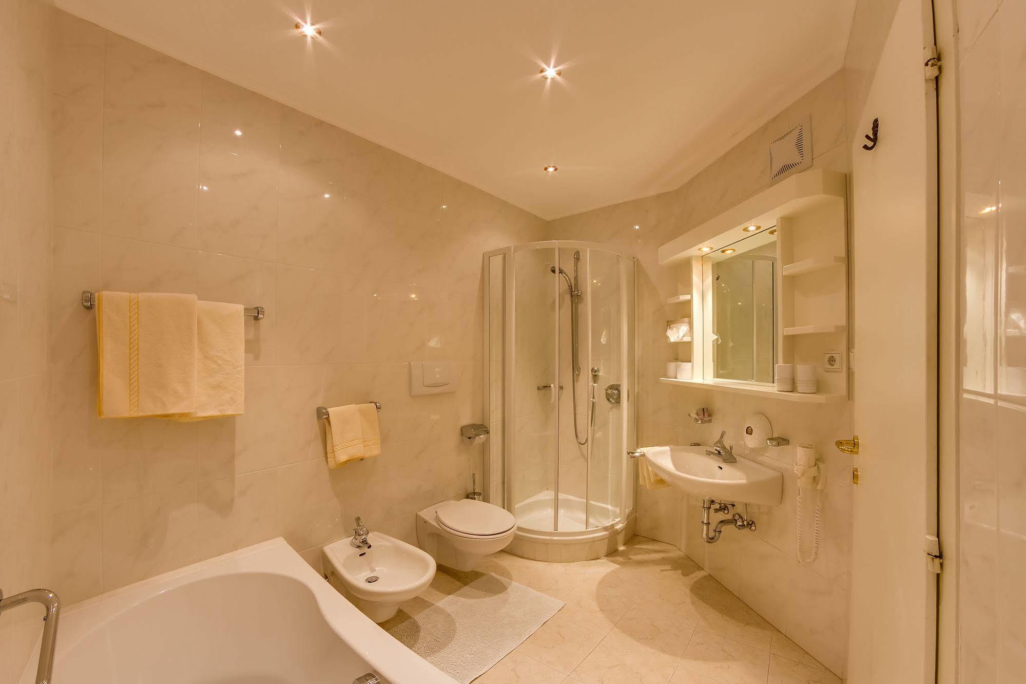 Hotel Berger Superior Riva di Tures Ngoại thất bức ảnh