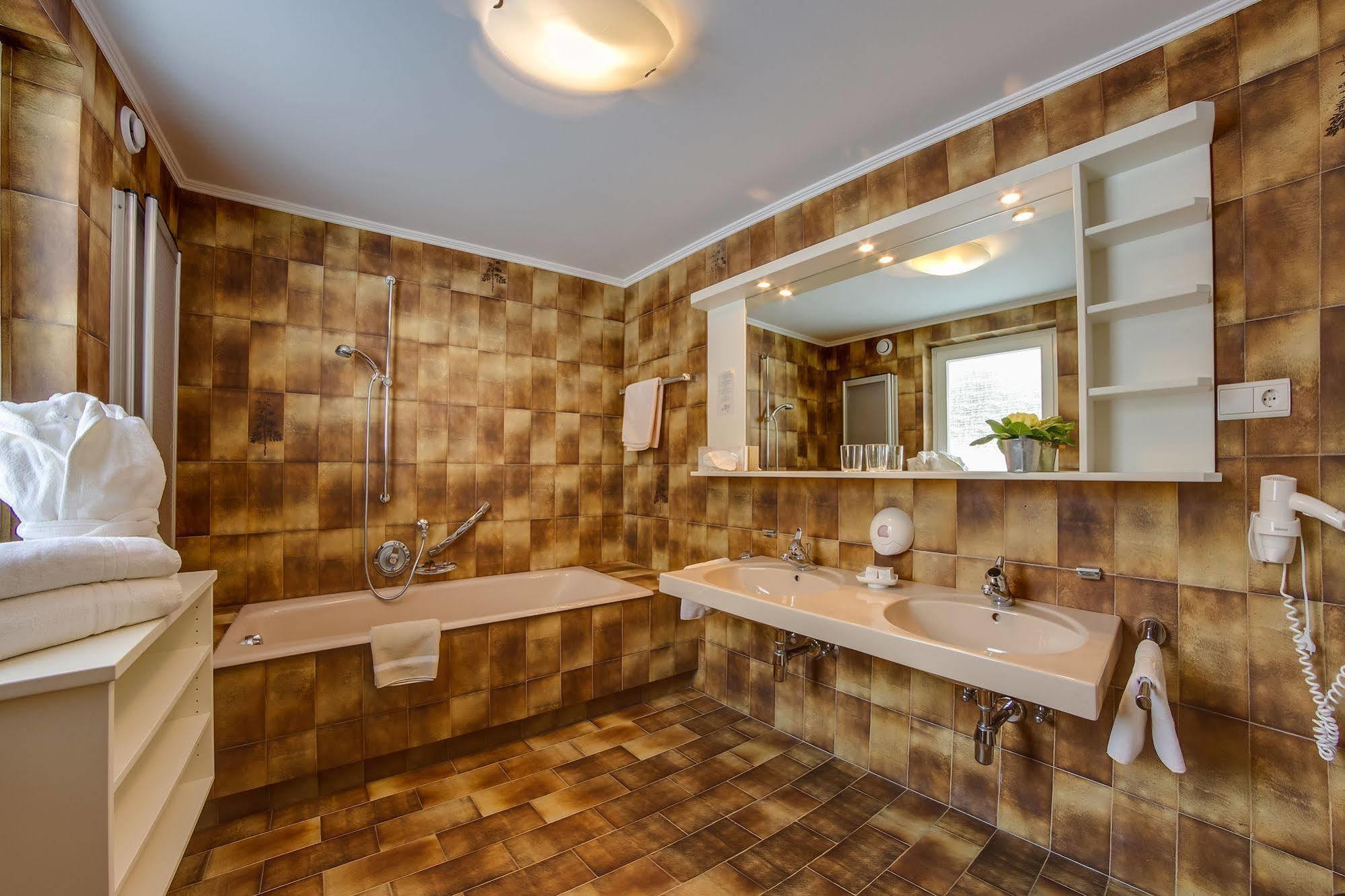 Hotel Berger Superior Riva di Tures Ngoại thất bức ảnh