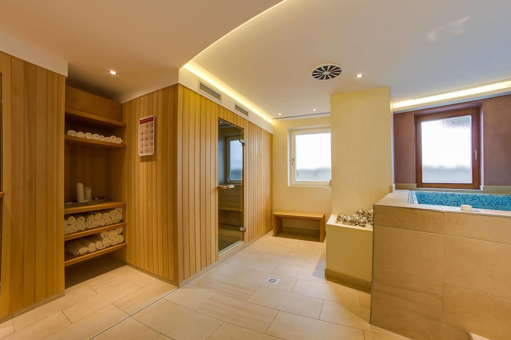 Hotel Berger Superior Riva di Tures Ngoại thất bức ảnh